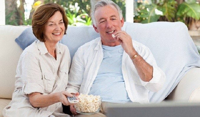 couple eating popcorn